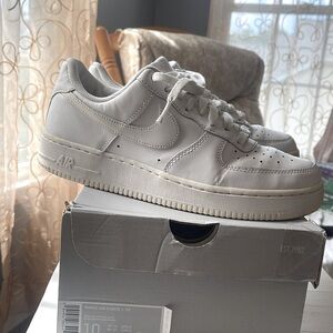 Nike Air Force 1’07, women’s sz 10, white